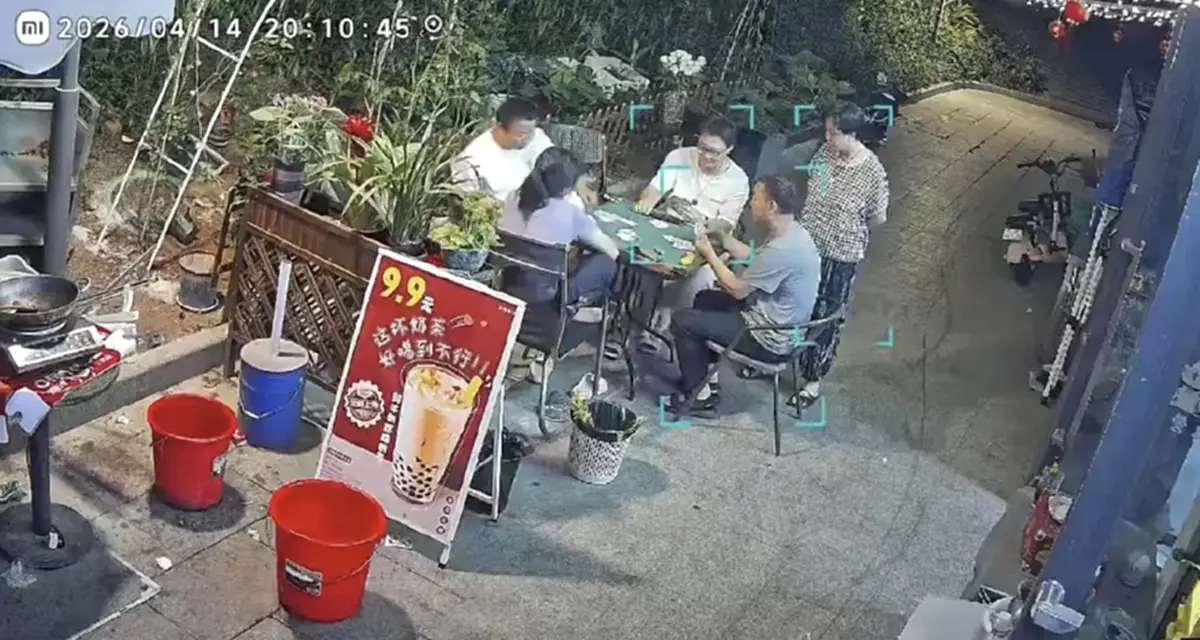 ระทึกเสี้ยววินาที! แอร์ร่วงจากชั้น 20 หญิงเฉียดตาย รอดปาฏิหาริย์