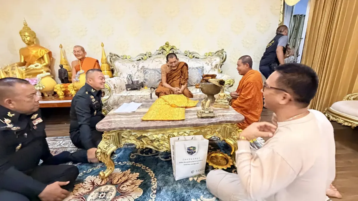 แม่ทัพกุ้ง เข้ากราบ หลวงปู่ศิลา รับเครื่องอัฐบริขาร เตรียมลาบวช