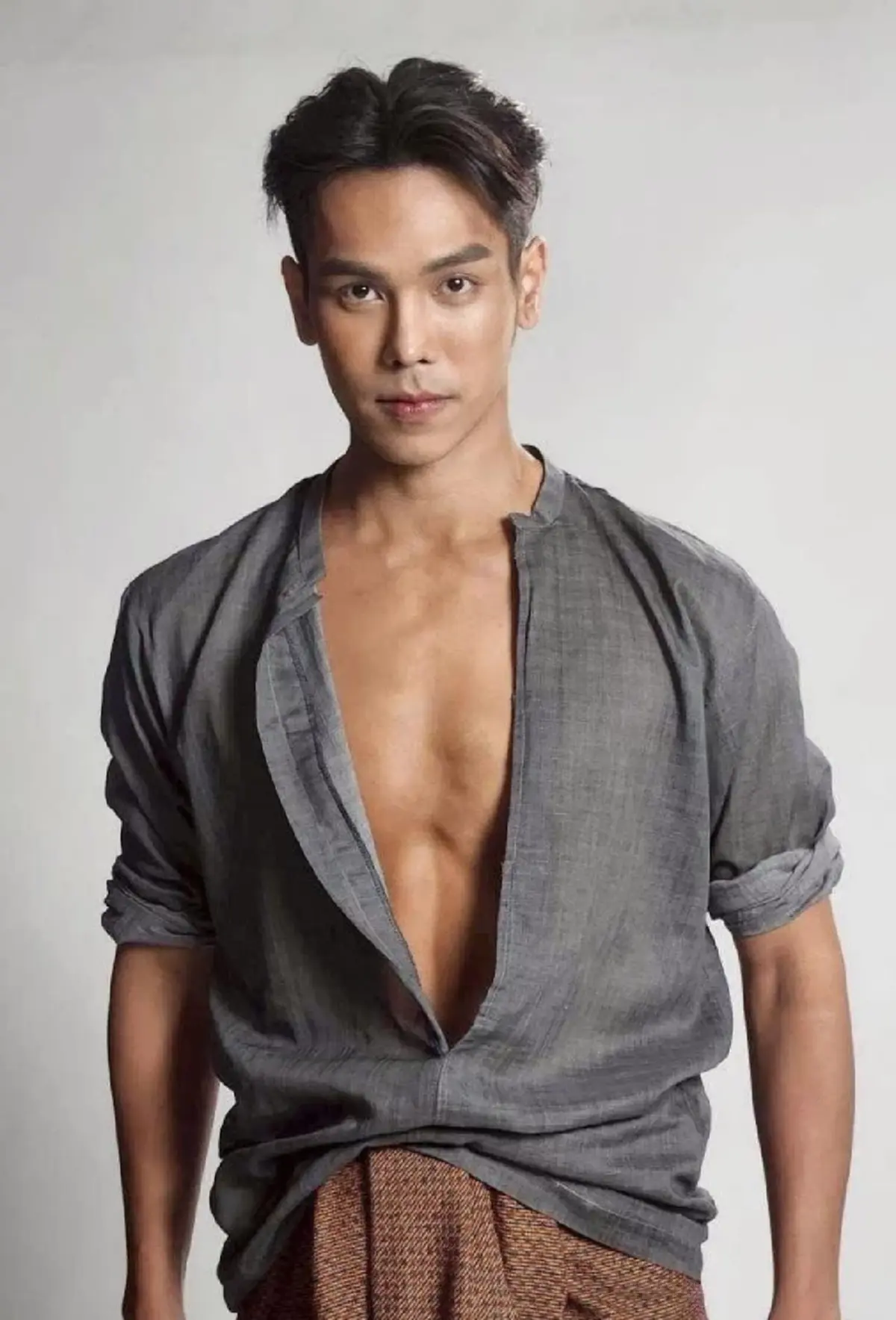 ตรี ภรภัทร พระเอกในบท พระนเรศ เพิ่งรู้คือทายาทเครื่องดื่มแบรนด์ดัง