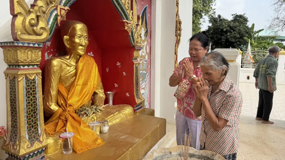 ตั้งรักษาการเจ้าอาวาสวัดสนามไชยชั่วคราว ชาวบ้านทำบุญวันพระ