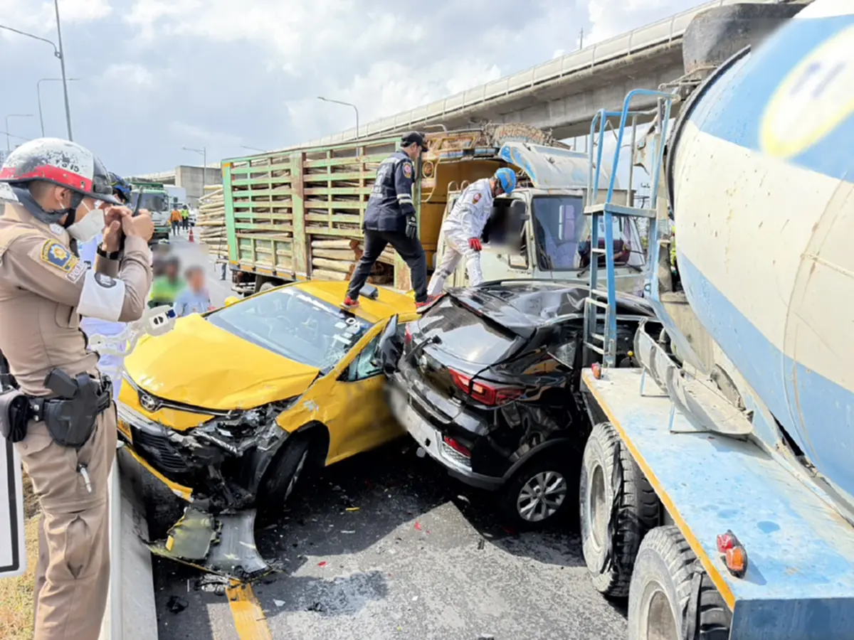 ยิ่งหดหู่ เปิดสภาพยางล้อรถบรรทุก 10 ล้อ พุ่งชน 7 คันรวดกลางถนน