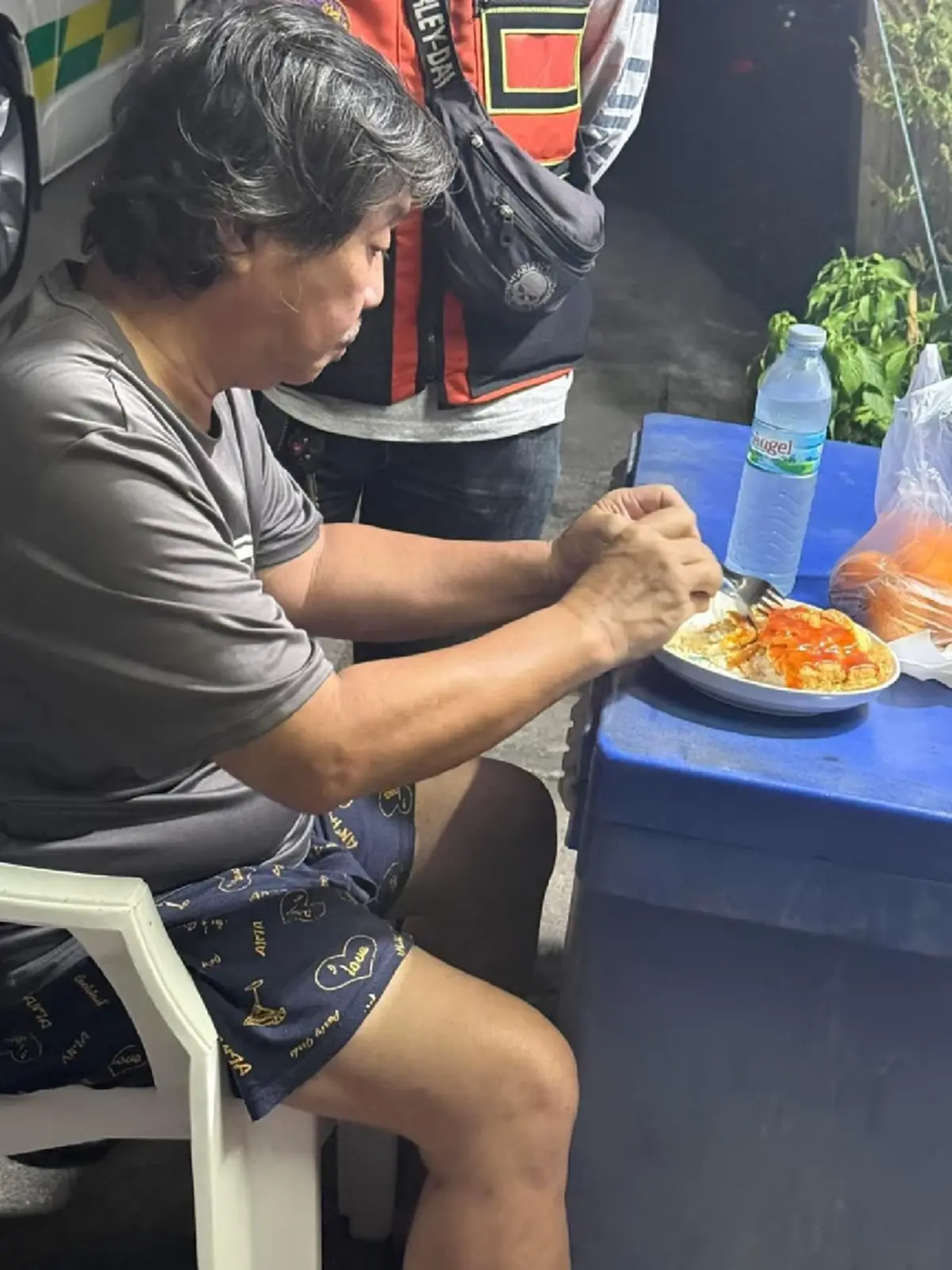 จำได้ไหม ลุงนุ นอนเฝ้าร่างแม่ 3 วัน ล่าสุดเข้าสู่ร่มกาสาวพัสตร์