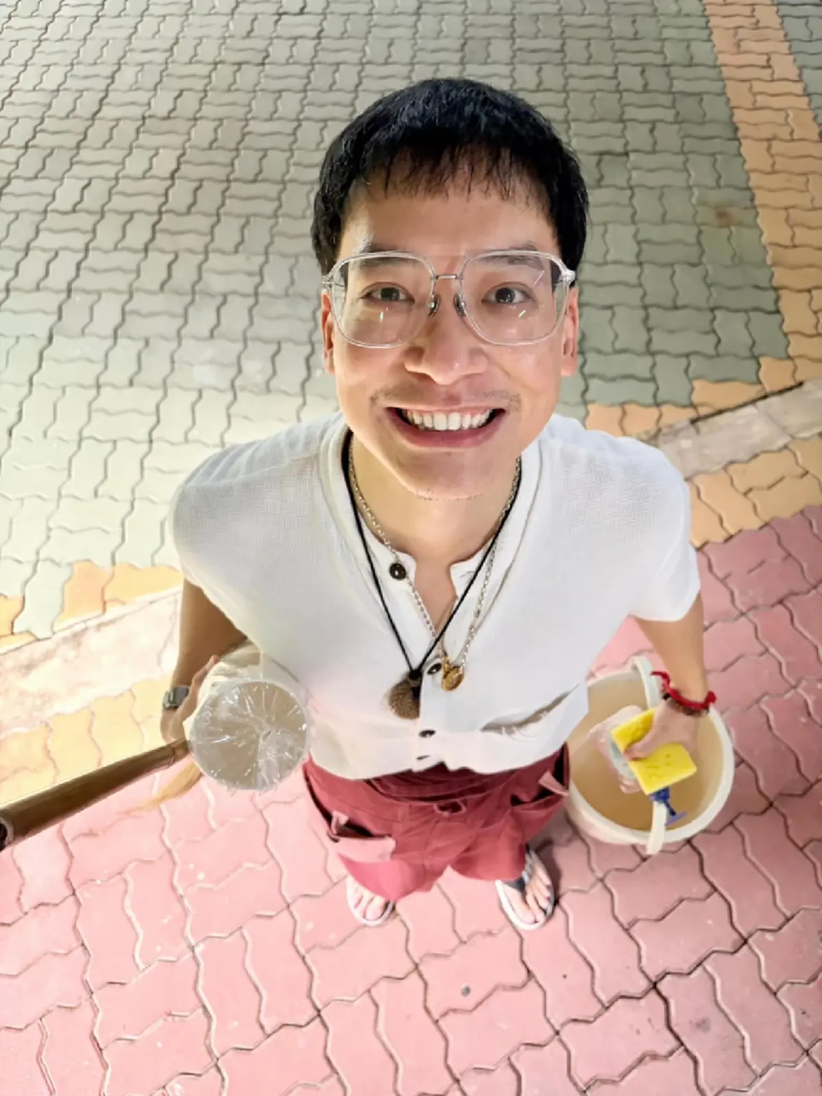 บี้ สุกฤษฎิ์ วิเศษแก้ว โชว์ของขวัญแฟนคลับ “ธูปหน้าตัวเอง”  