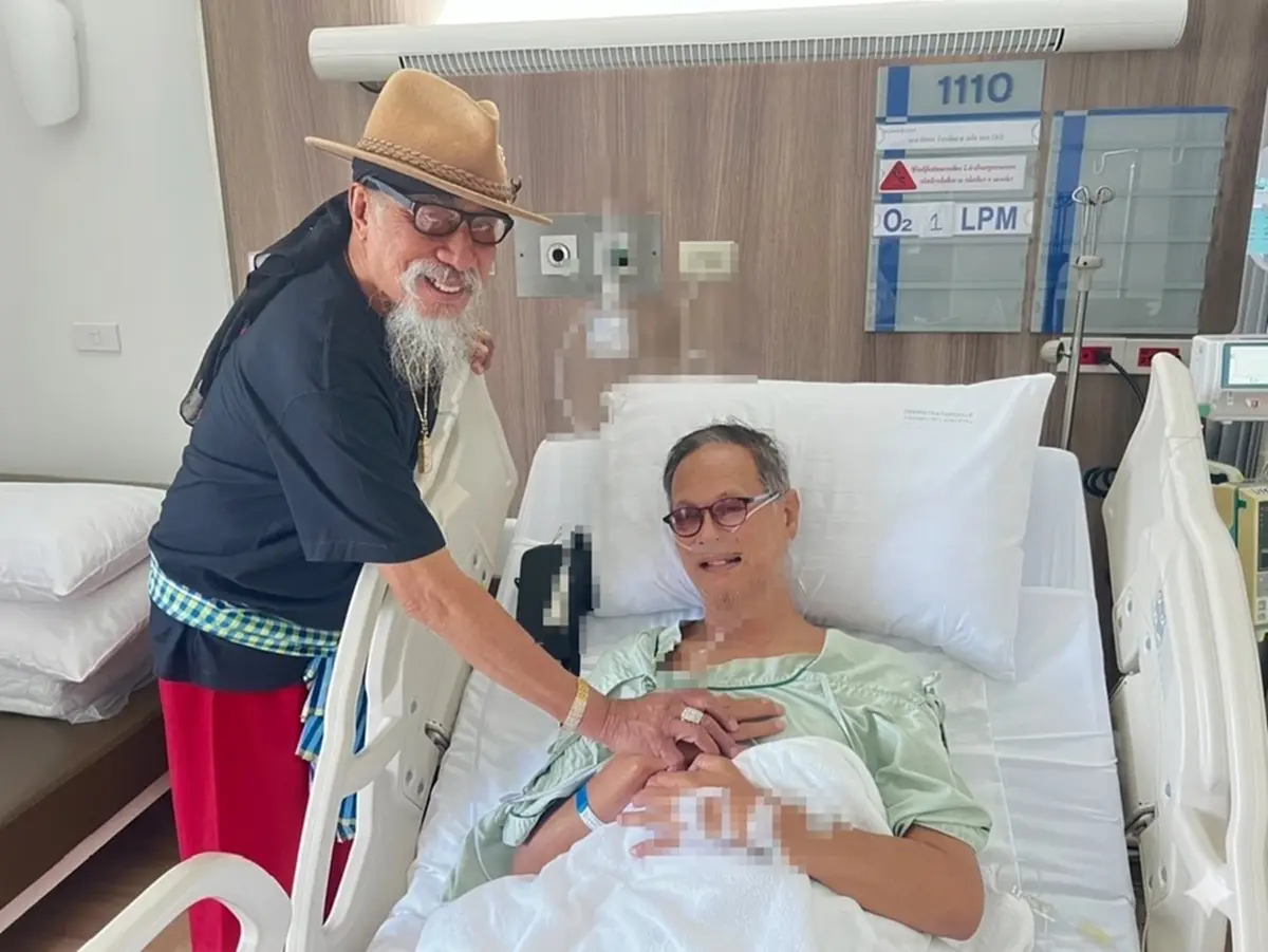 "ผู้กำกับดัง" ป่วยหนัก โรครุมเร้า "ถั่วแระ" รุดเยี่ยมถึงเตียง