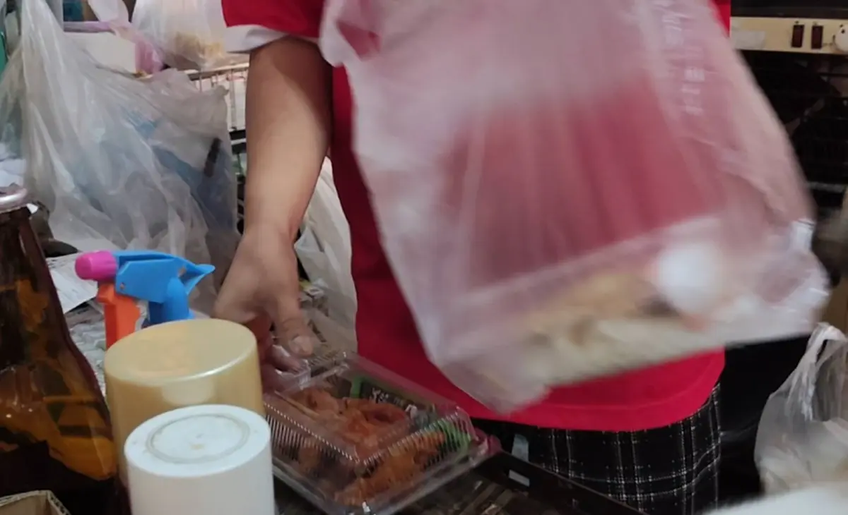 ถุงพลาสติกพุ่งเกือบเท่าตัว! ร้านของชำวอนลูกค้าพกถุงผ้า