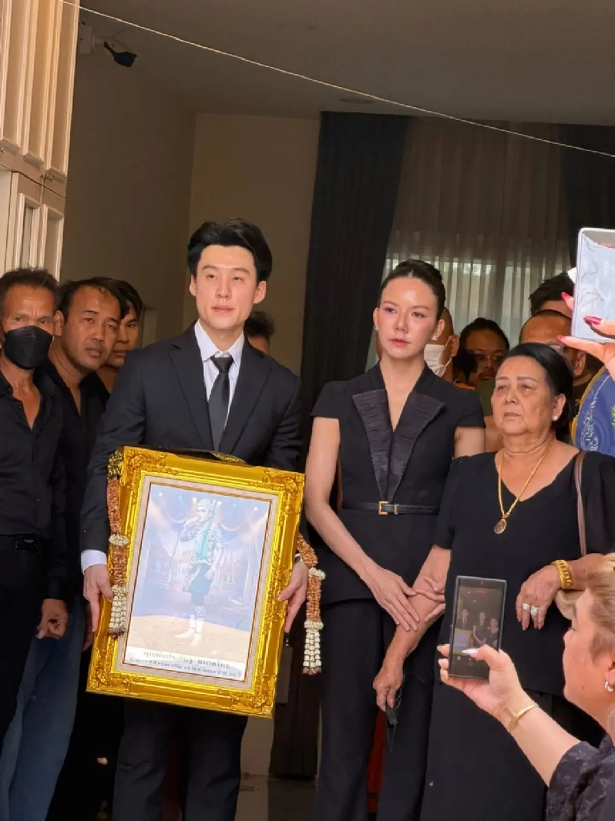 เปิดยอด "จ๊ะ นงผณี" ควักให้สัปเหร่อ งานพ่อจัดเต็มน้ำใจ