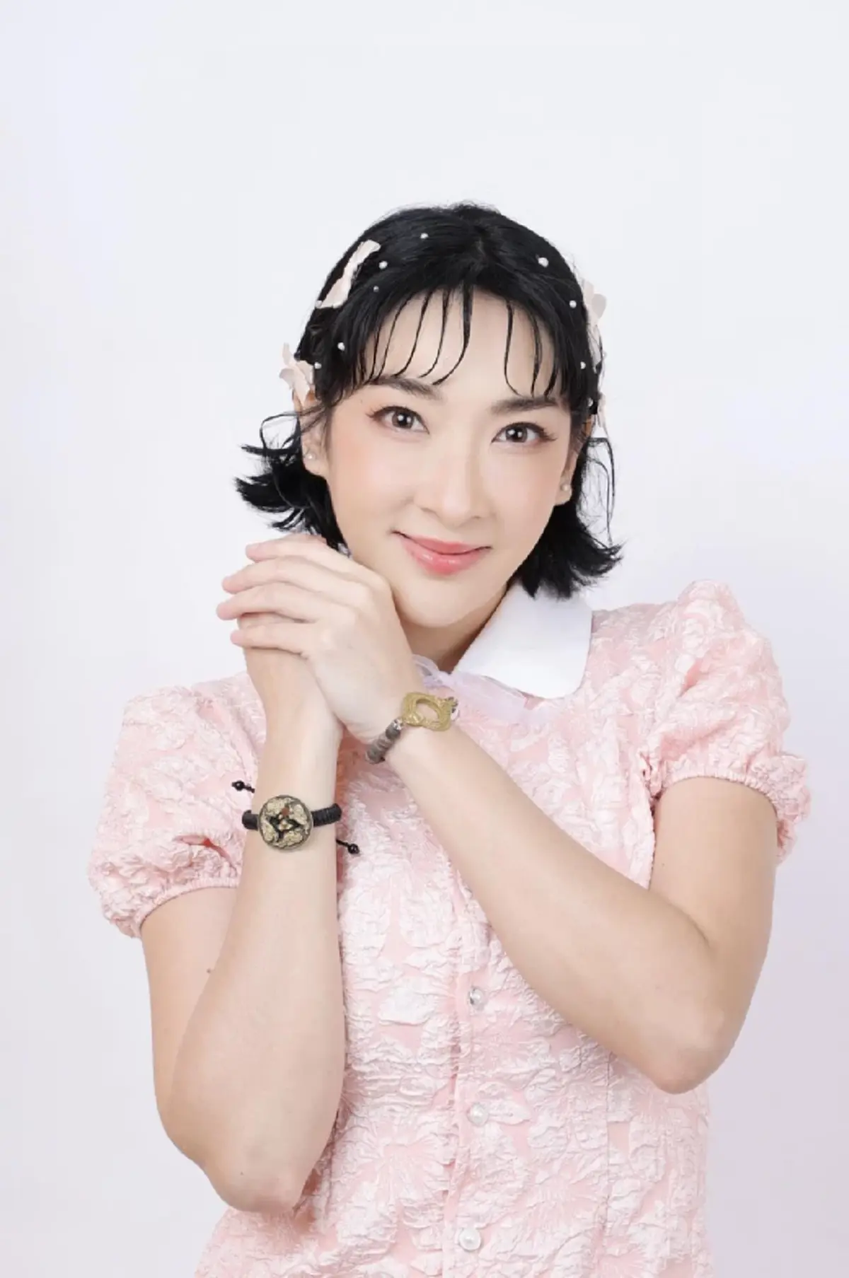 ส่อง เฟี้ยว์ฟ้าว โชว์เลขขันน้ำมนต์ แฟนๆฮือฮาเห็นเลขชัด