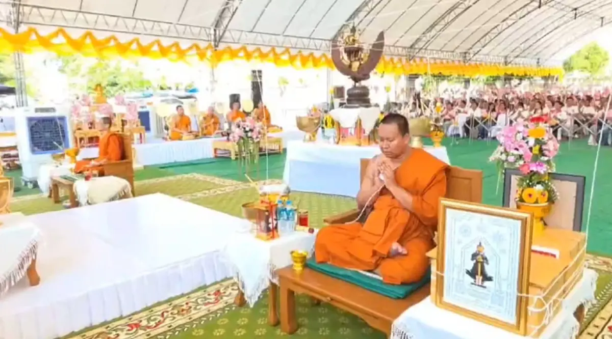 แน่นวัด! สาธุชน 5,000 คน ร่วมพิธีปลุกเสก "ท้าวเวสสุวรรณหน้าทองคำ"