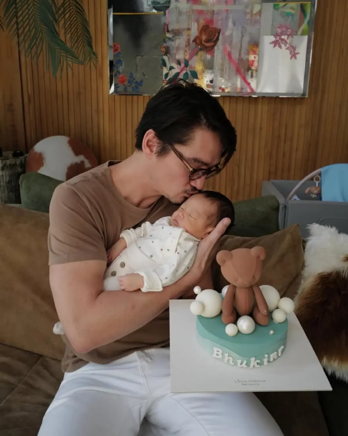 อบอุ่นหัวใจ “อนันดา” เผยภาพครอบครัวพร้อมหน้า พ่อแม่ลูกสุดละมุน