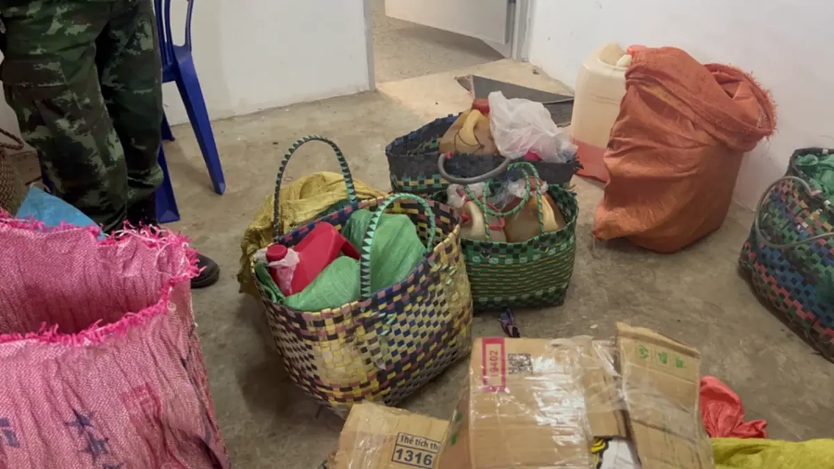 สกัดจับ "กองทัพมด" ลอบขนน้ำมันข้ามโขง หลังฝั่งลาวลิตรละ 80 บาท