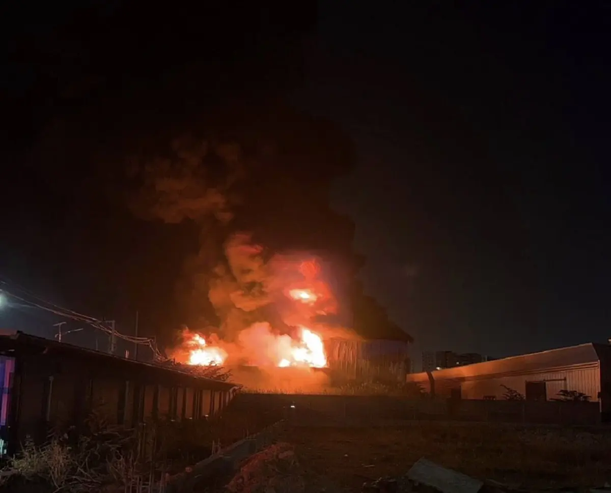 ด่วน! ไฟไหม้"โรงงานโฟม" จ.สมุทรปราการ บางนา-ตราด กม.13