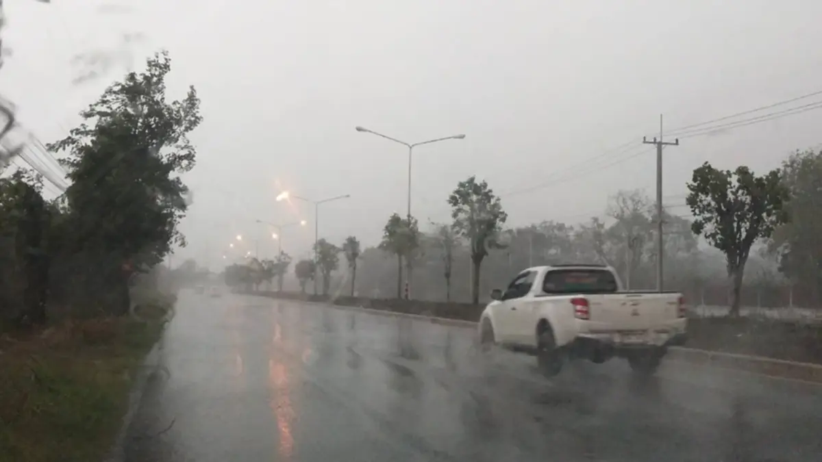 เปิดพิกัด 19 จ.โดนเต็มๆ วันนี้ พายุฤดูร้อนถล่ม ฝนฟ้าคะนอง ลมกระโชก