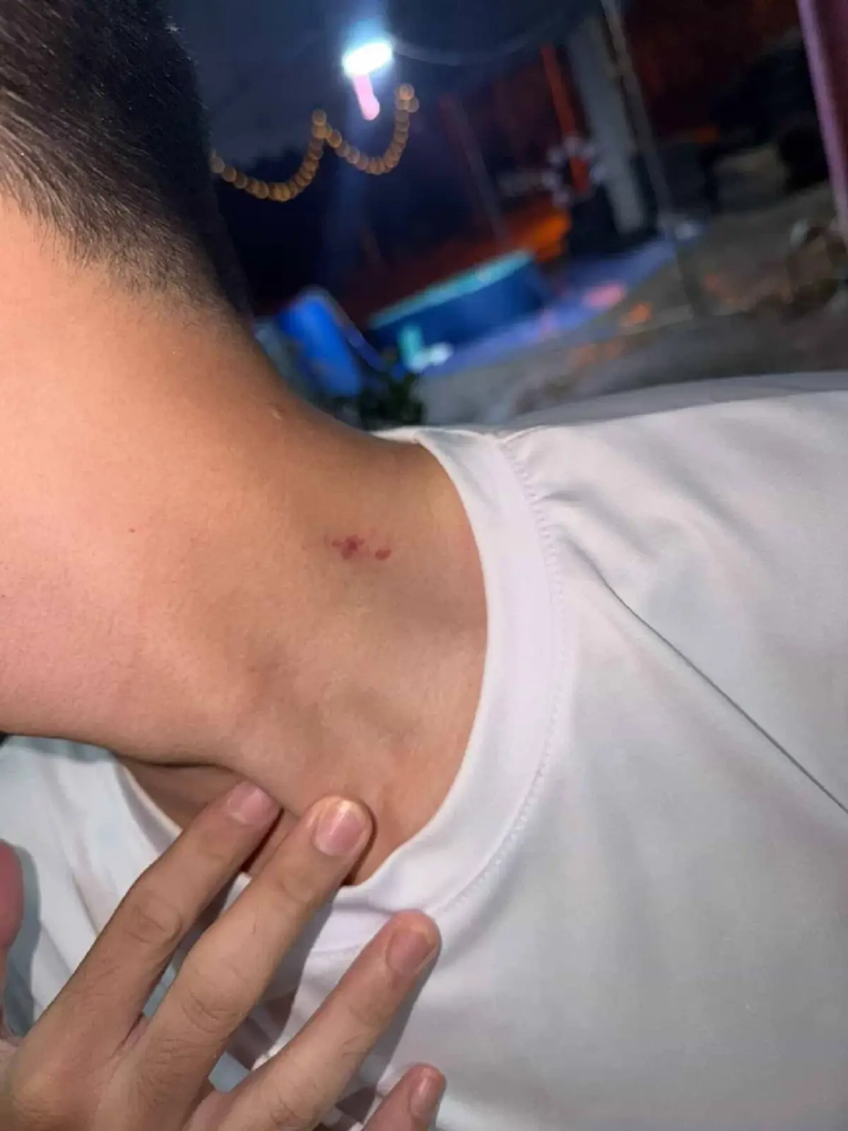 สงกรานต์เดือด หนุ่มโดนล็อคตัวรุมคุกคาม ลั่นเอาเรื่องถึงสุด