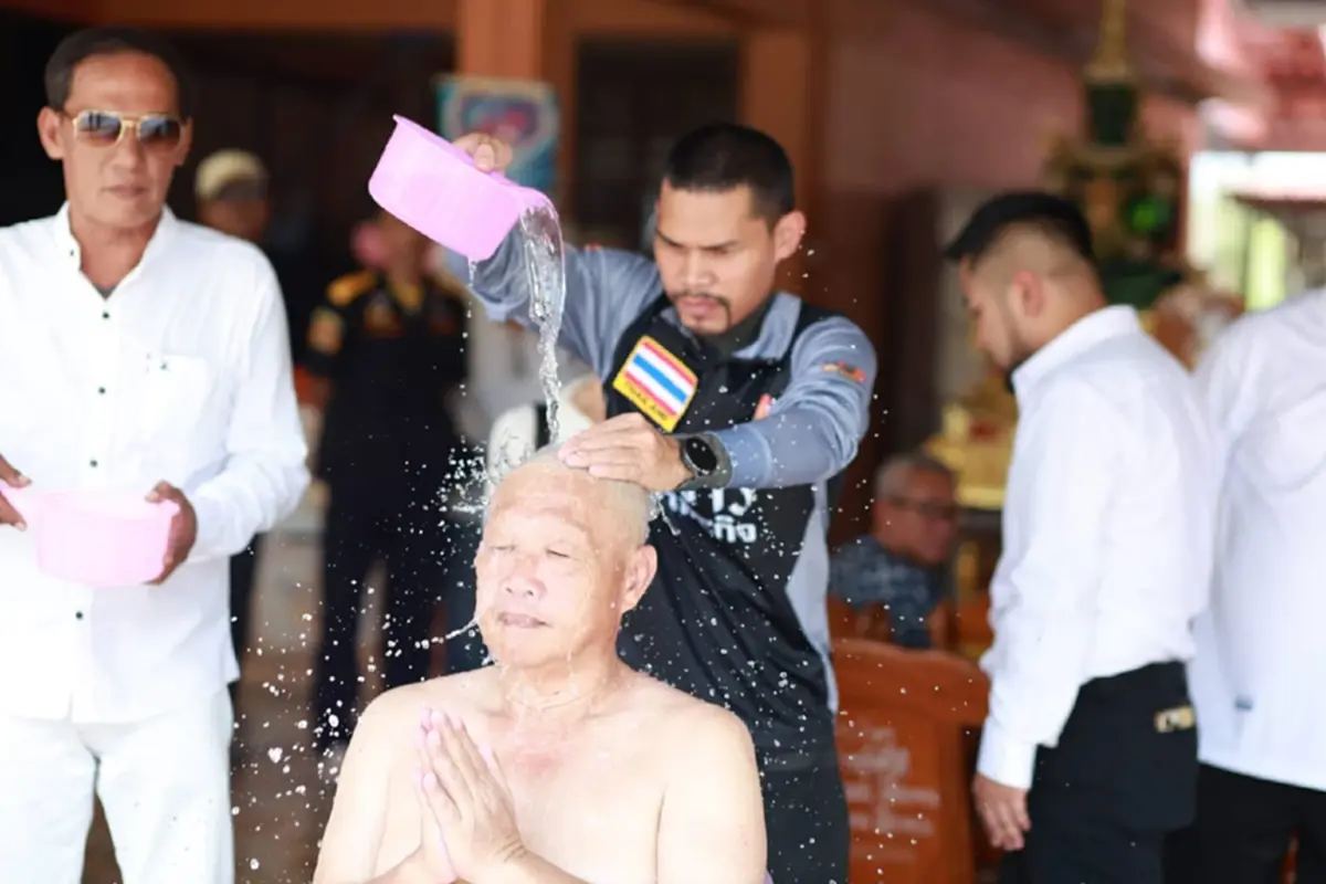 จำได้ไหม ลุงนุ นอนเฝ้าร่างแม่ 3 วัน ล่าสุดเข้าสู่ร่มกาสาวพัสตร์