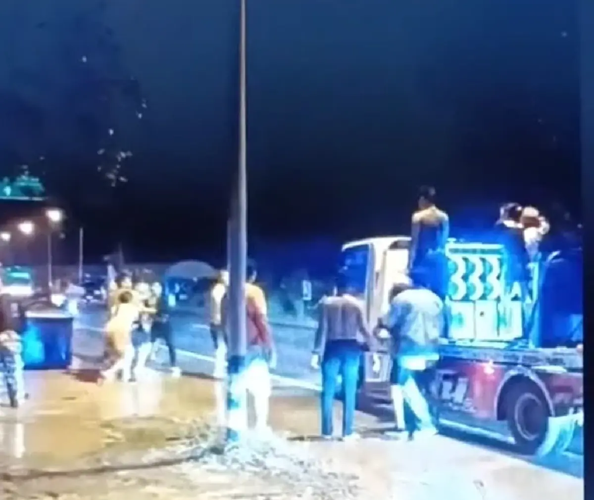 อินฟลูพระราม 2 บุกชัยภูมิ! ควงปืนประกาศศักดา กลางถนน