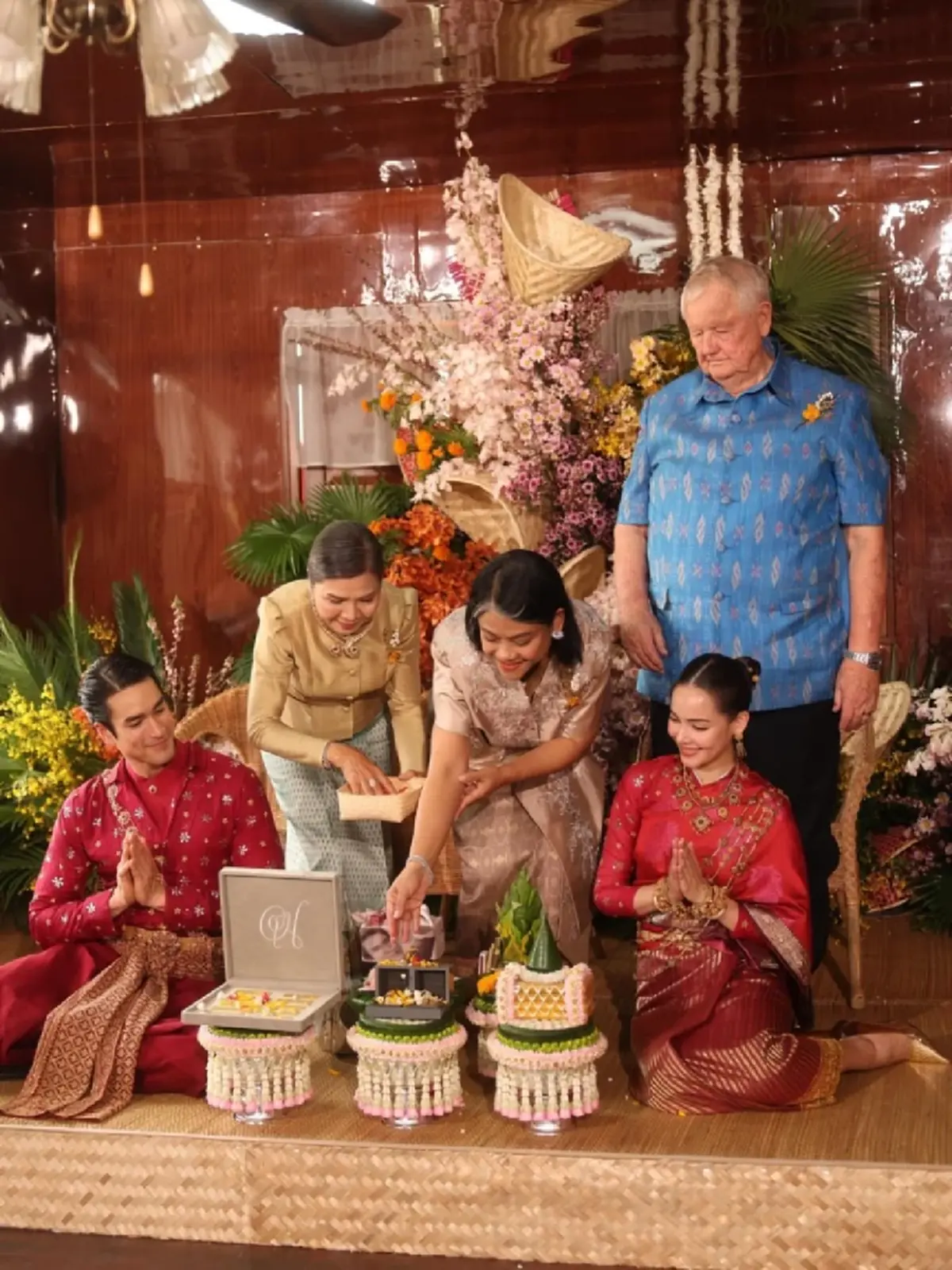 เปิดทะเบียนรถส่งตัว "ณเดชน์ - ญาญ่า" หลังจัดพิธีเรียบง่าย