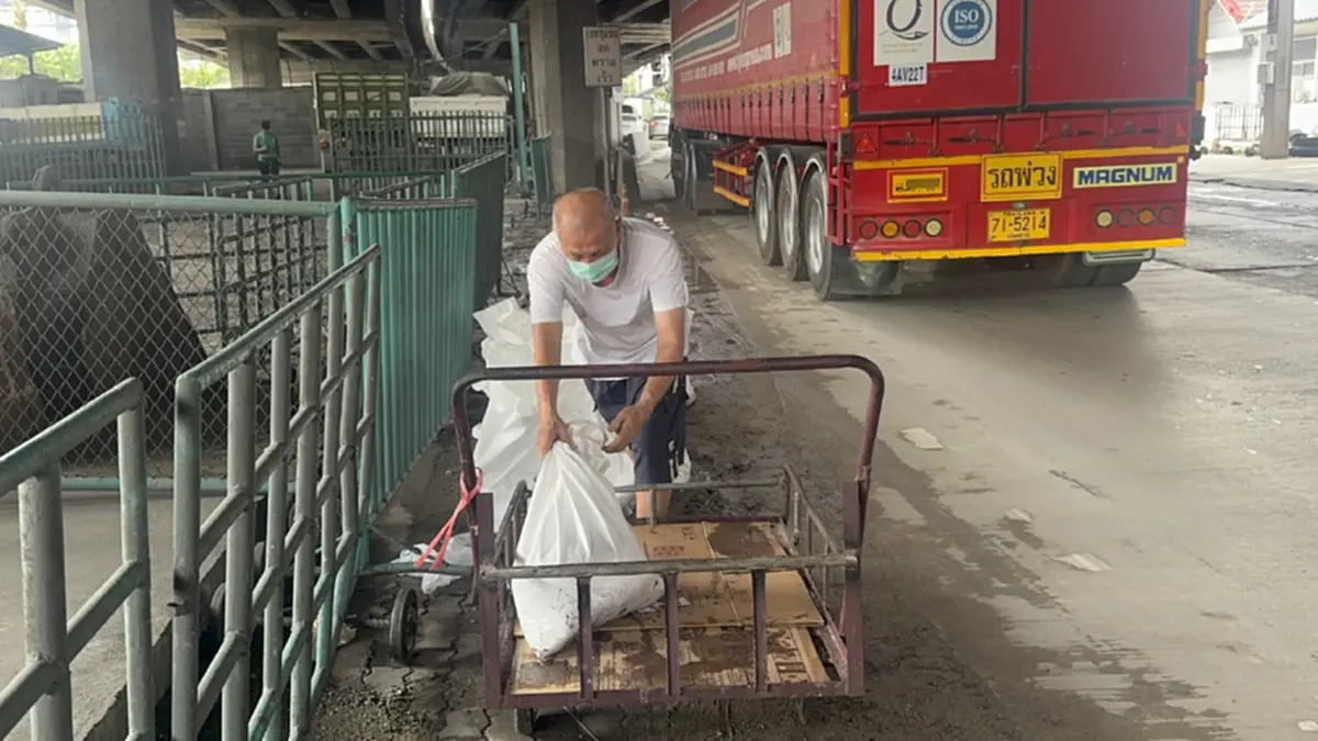 เร่งอุดช่องโหว่ผนังกั้นน้ำคลองพระโขนง สกัดน้ำหนุนท่วมคลองเตย