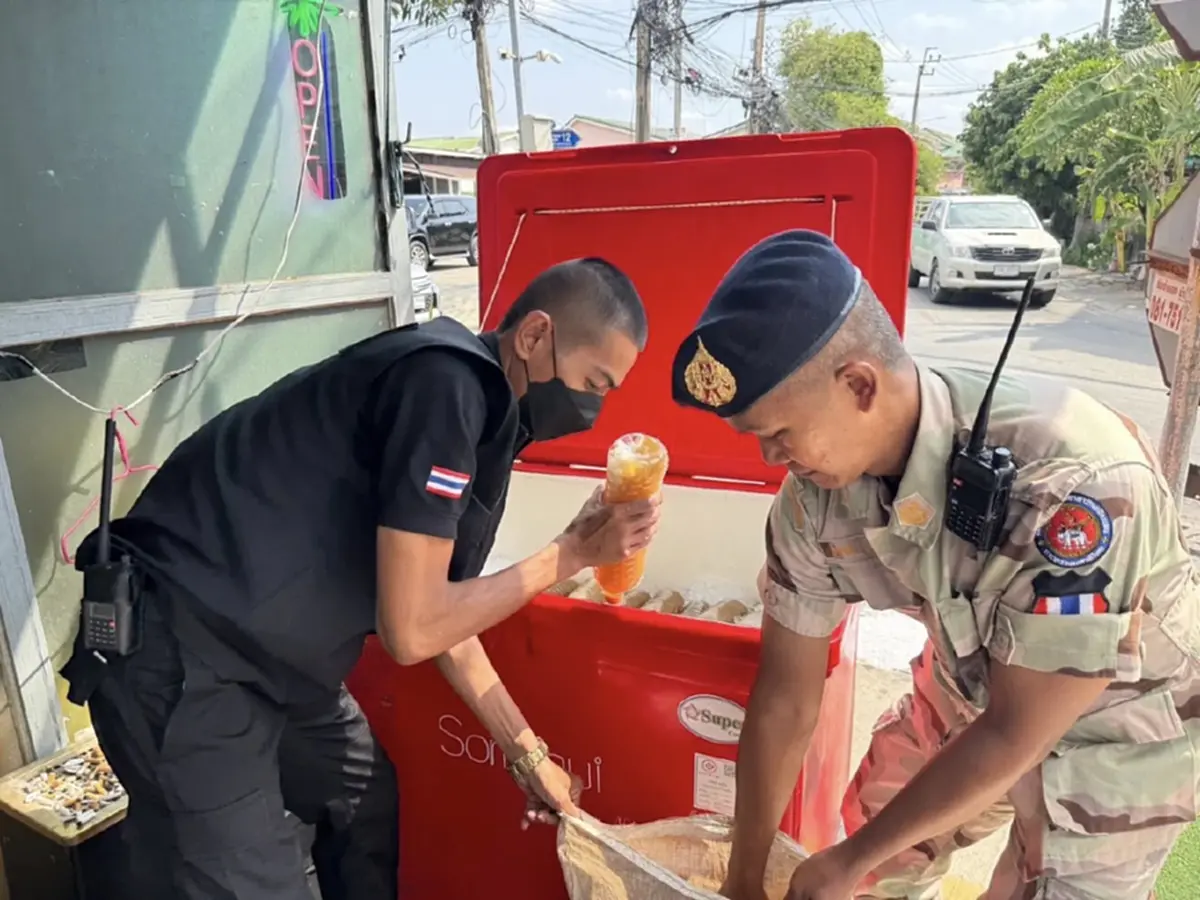 บุกจับซ้ำร้านกัญชาย่านไทรม้า ลอบขายน้ำกระท่อม-บุหรี่-ยา