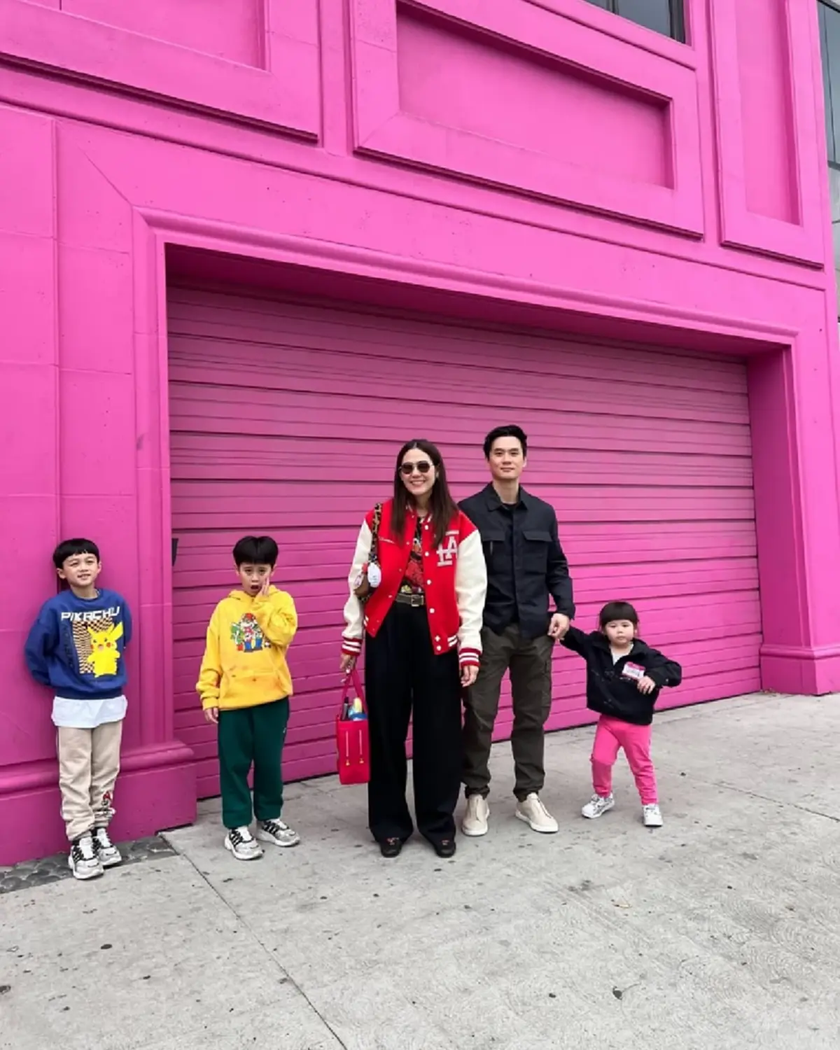 น่ารักเกินต้าน แอบิเกล   เก็บตกภาพเล่นน้ำสงกรานต์  กับพี่ๆ