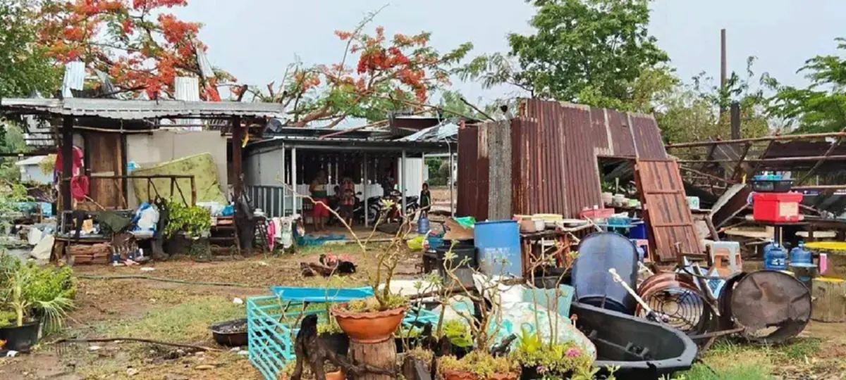 พายุถล่มโคราชร้านพังราบ ป้ารอดตายเชื่อบารมีพระสมเด็จฯ