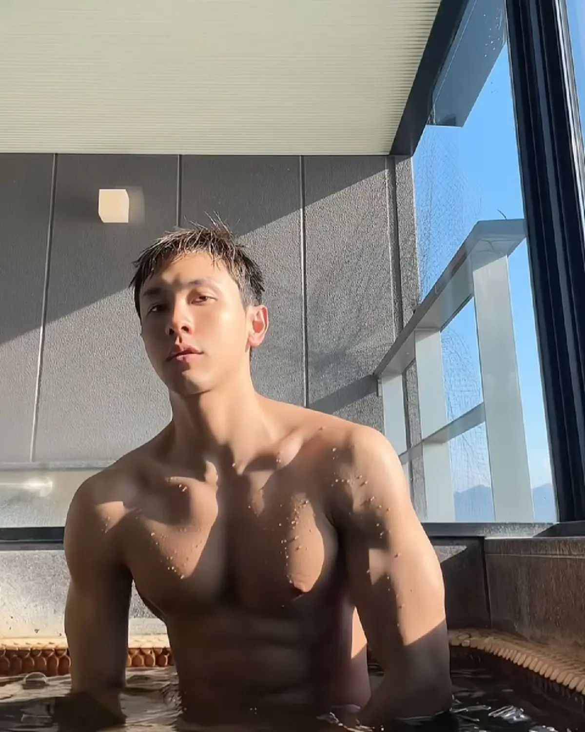 ณัฏฐ์ ทิวไผ่งาม สลัดลุคโชว์กล้ามแน่น แซ่บสะเทือนญี่ปุ่น