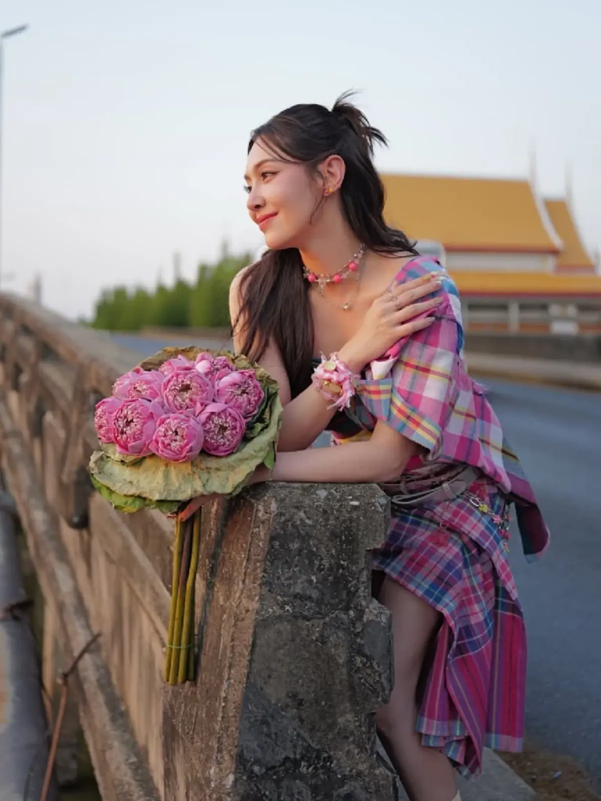  เบลล่า ราณี  ดอกบัวฟีเว่อร์ ลุคผ้าขาวม้า ปลุกซอฟต์พาวเวอร์ไทย