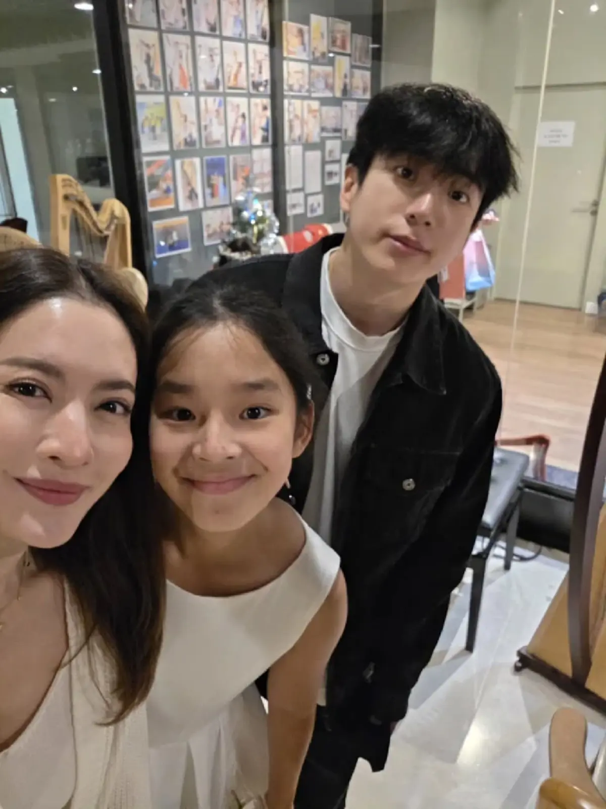 หวานละมุน นนกุล   ฉลองวันเกิดคุณพ่อ แอฟ ทักษอร ร่วมเฟรมอบอุ่น