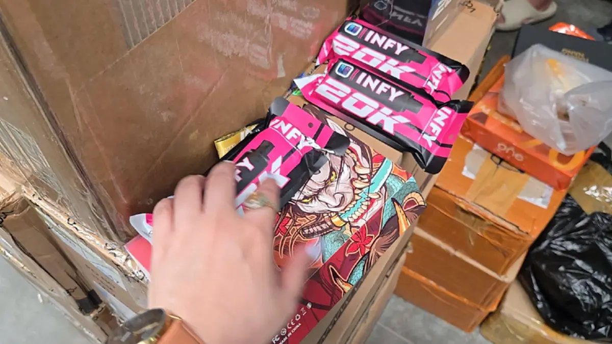 บุกยึดบุหรี่ไฟฟ้าแพรกษา 200 ล้าน! ล็อตใหญ่สุดจ่ออายัดทรัพย์