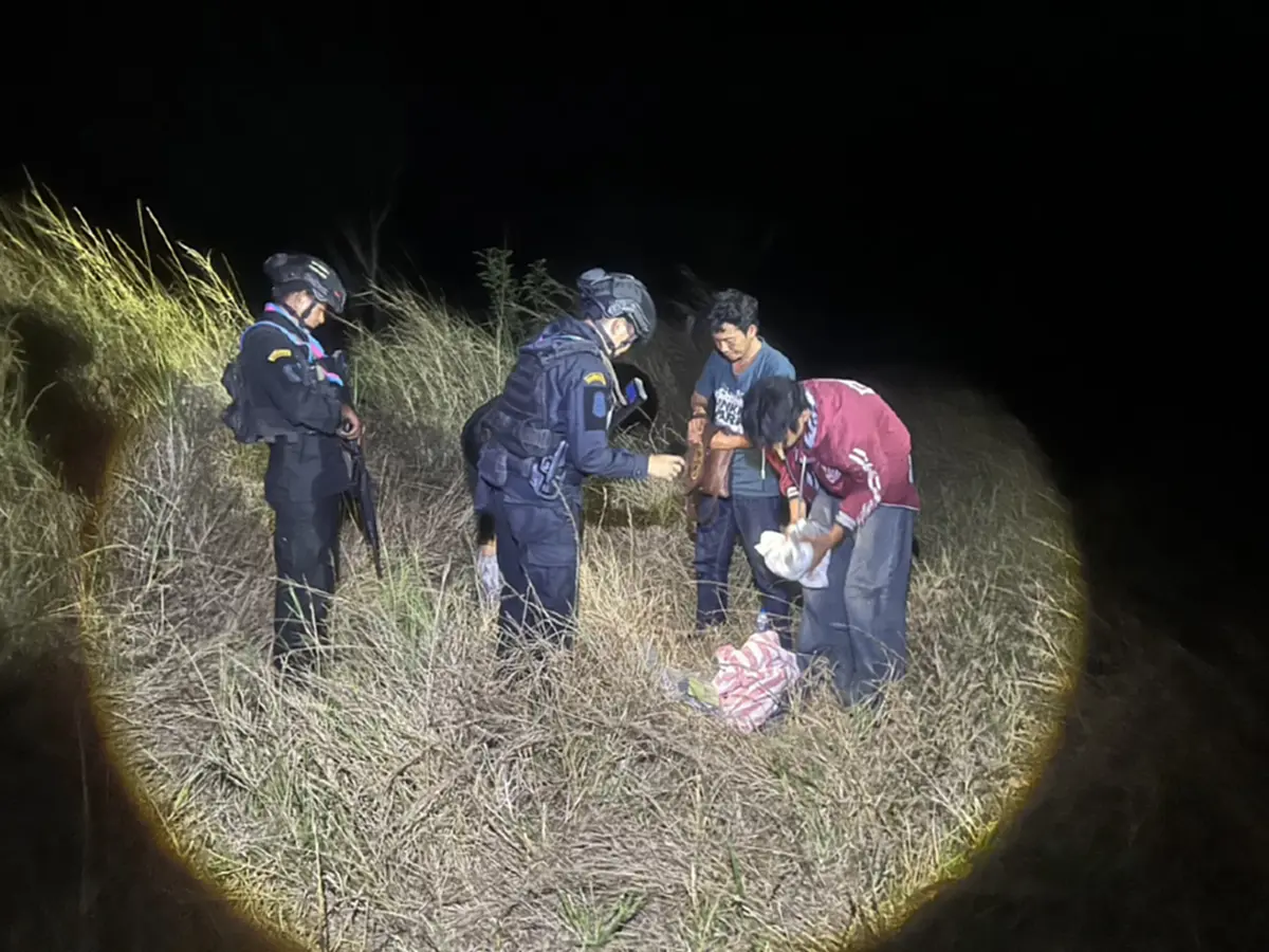 รวบ 3 หนุ่มไทยลอบข้ามแดน เปิดบัญชีม้า ถูกหลอกยึดบัตร-มือถือ