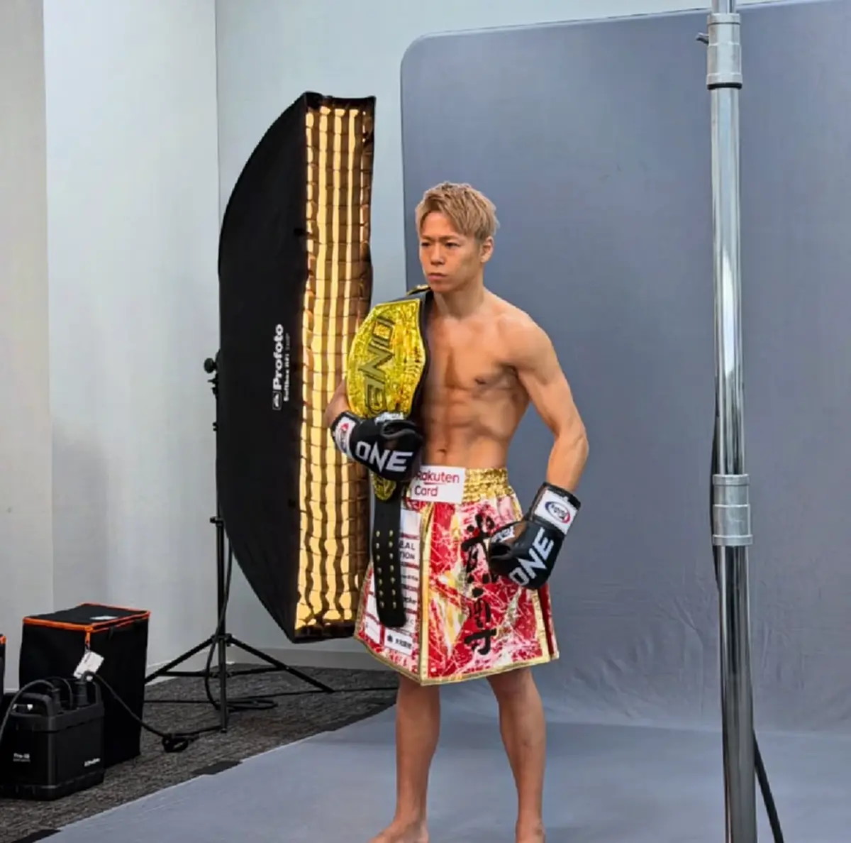 เปิดค่าตัว "ทาเครุ เซกาวา" คิกบ็อกเซอร์ที่ค่าตัวแพงที่สุดในโลก