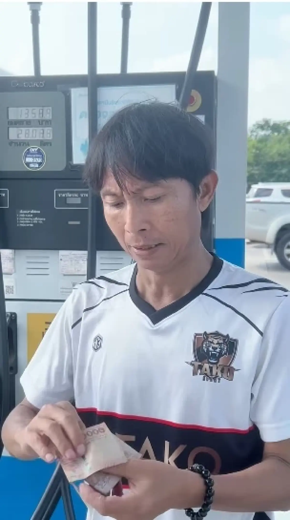 กรุงเทพฯ-ร้อยเอ็ด หมดไปเท่าไหร่ "ตลกดัง"เติมให้ดูยุคน้ำมันแพง