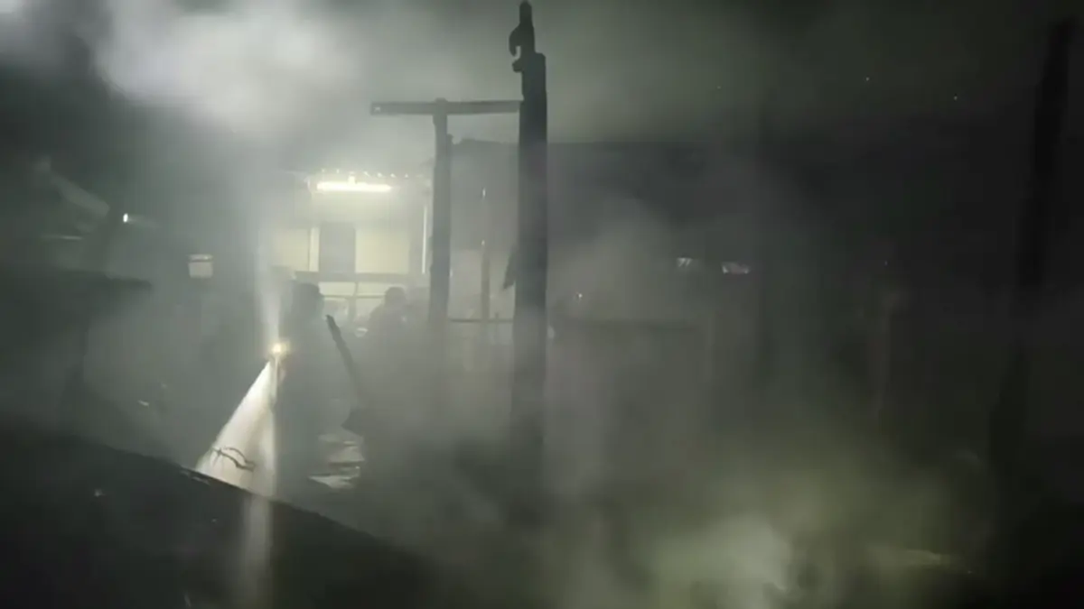 รวบหนุ่มหลอนยาเผาบ้านลามชุมชนลพบุรี ชาวบ้านอพยพวุ่น