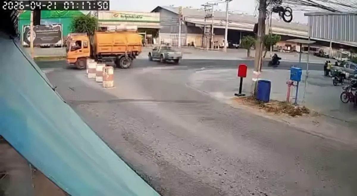 ระทึกราชบุรี! กระบะลืมเบรคมือไหลขวางถนน หวิดถูกชนซ้ำ