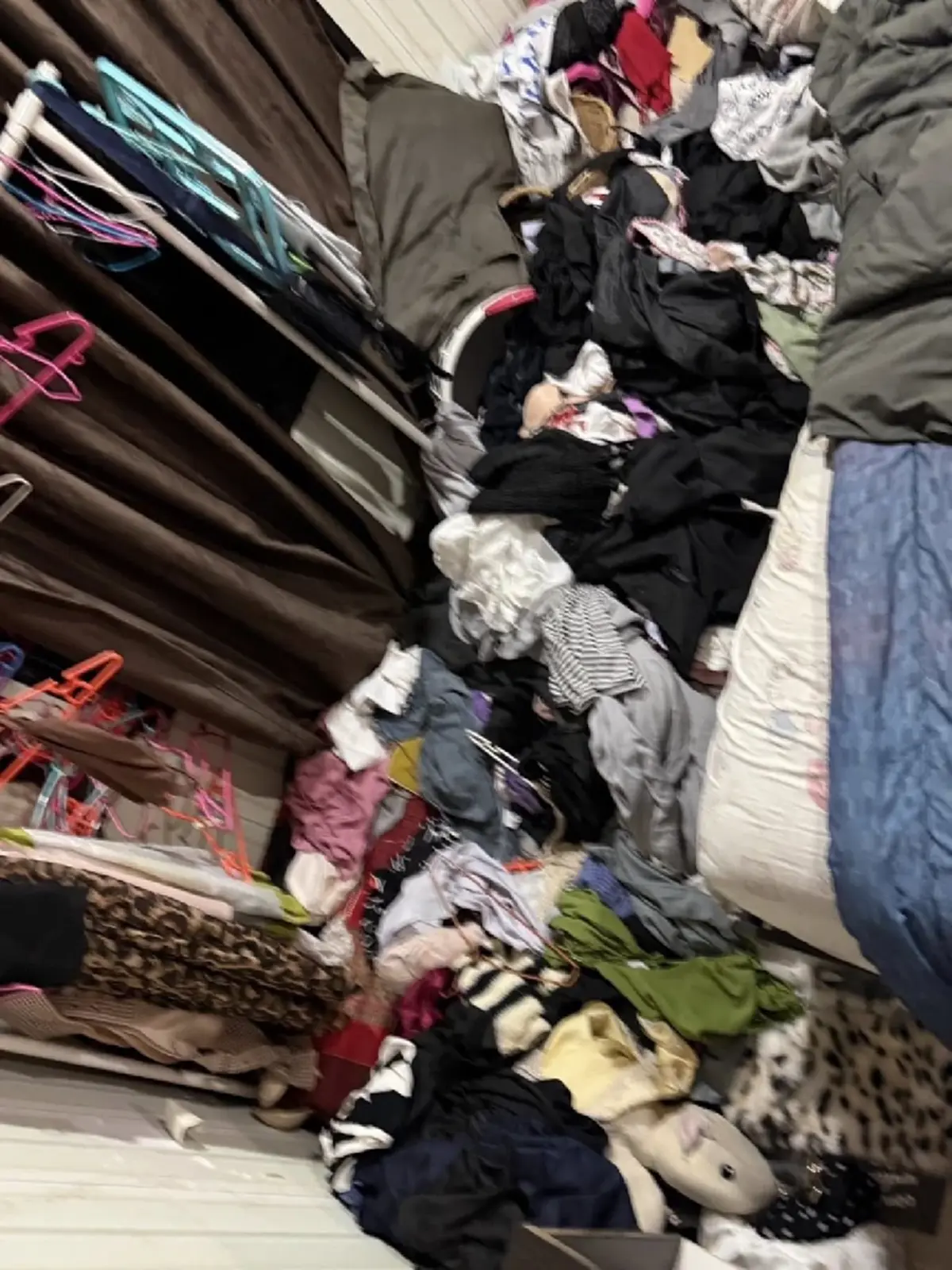 อ้วกแทบพุ่ง สาวสวยค้างค่าเช่า เปิดห้องไปเจอภาพสุดสยอง