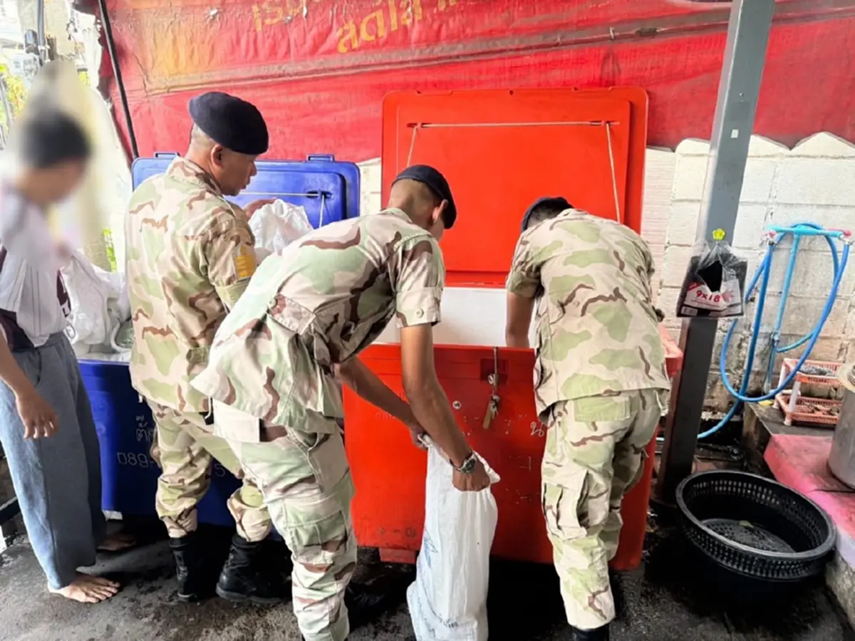 บุกจับร้านน้ำกระท่อมผสมยาแก้ไอ กลางเมืองนนท์ ยึดของกลางเพียบ