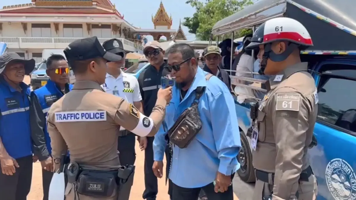 สภ.พัทยาคุมเข้มเกาะล้าน! สุ่มเป่าแอลกอฮอล์คนขับเรือ–รถรับจ้าง