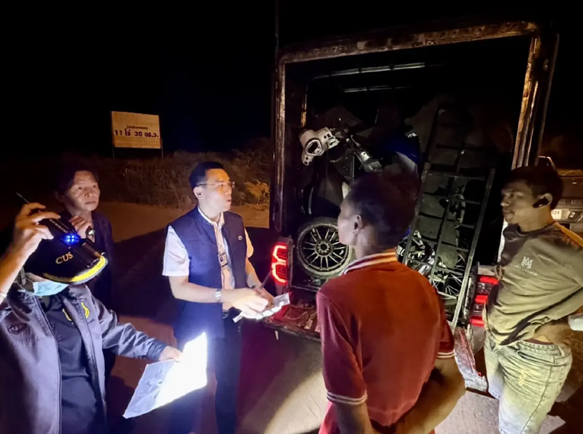 ศุลกากรสกัดกระบะตู้ทึบขน จยย. 30 คัน เตรียมส่งออกพรมแดน