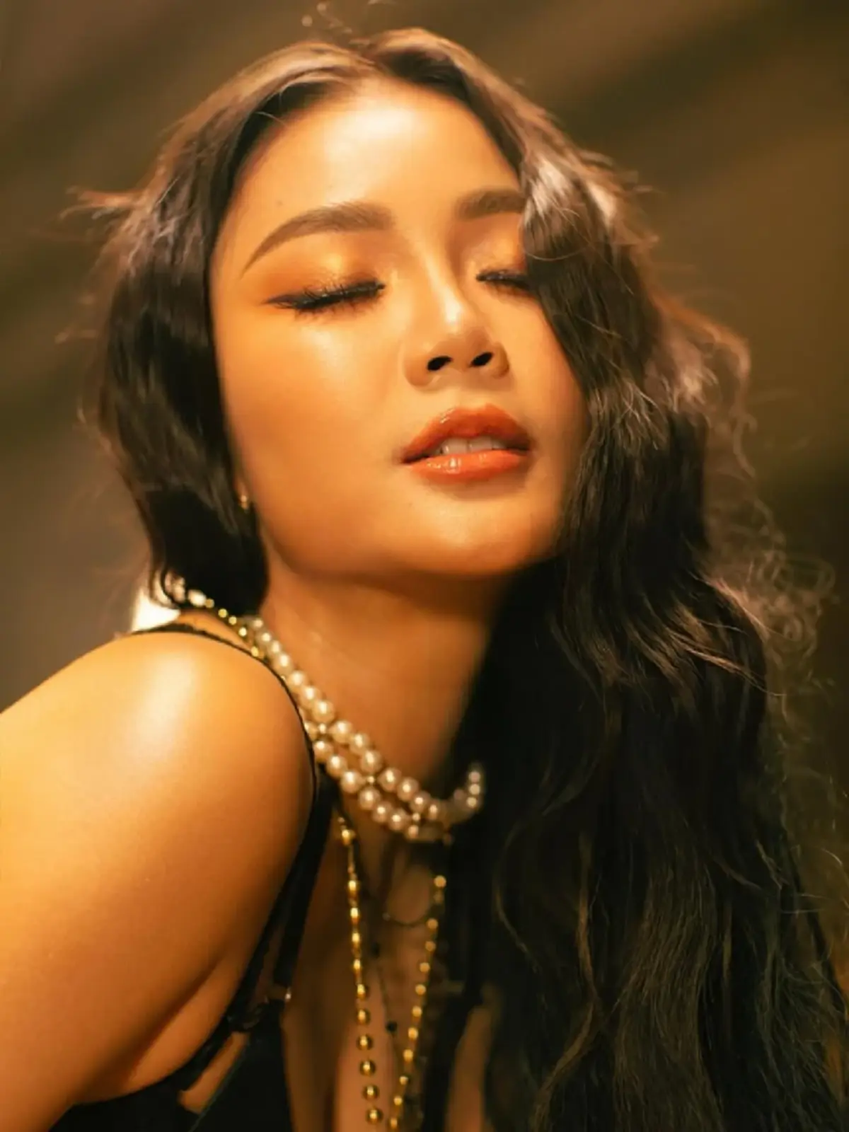 ฮอตไฟลุก! ลำไย ไหทองคำ ฟาดลุคแซ่บ ช็อตหันหลังทำโซเชียลตาค้าง