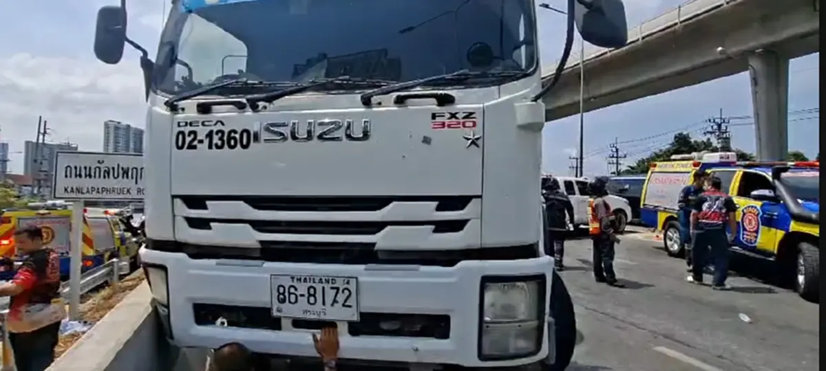 คลิปนาทีรถบรรทุก 10 ล้อเบรกแตก กวาดมอเตอร์ไซค์บนถนนเสียชีวิต