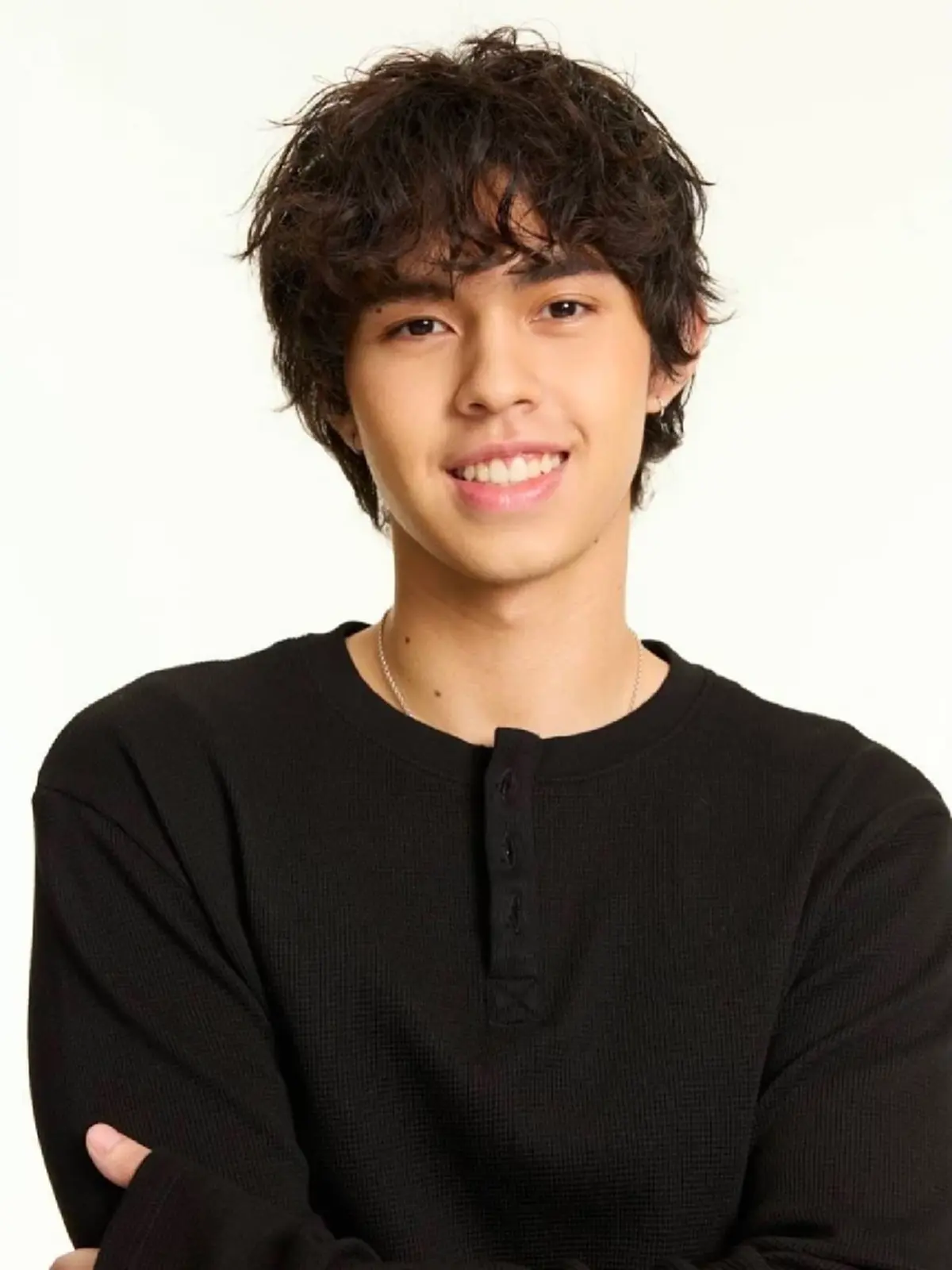 หล่อสะกดตา  ลูกชาย “ไก่ สุปราณี” โตเป็นหนุ่มวัย 21 ฉายแววพระเอกชัด