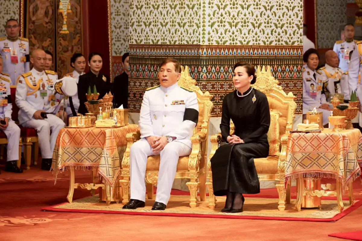 ทะเบียนรถพระที่นั่ง ในหลวง-พระราชินี เสด็จฯพระราชพิธีสงกรานต์