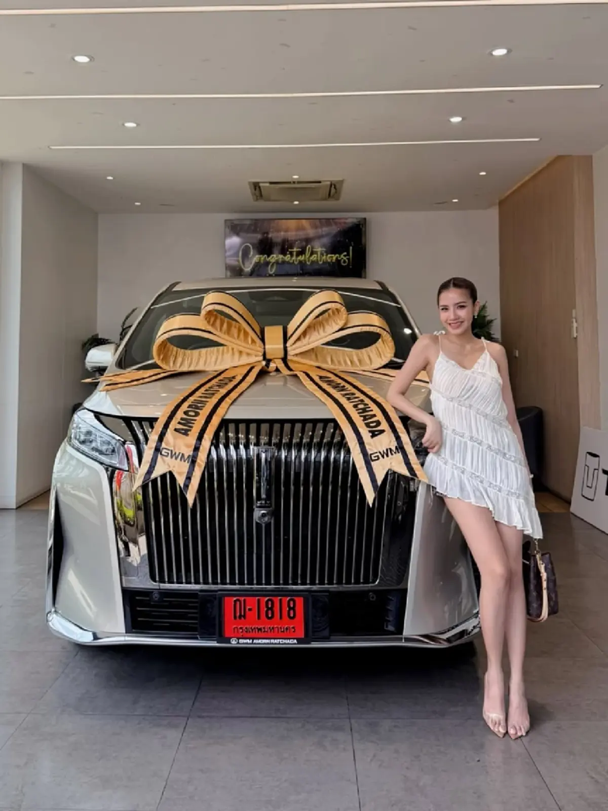 ใบเตย อาร์สยาม ถอยรถคันใหม่ แห่โฟกัสเลขทะเบียนสวยสุดมงคล