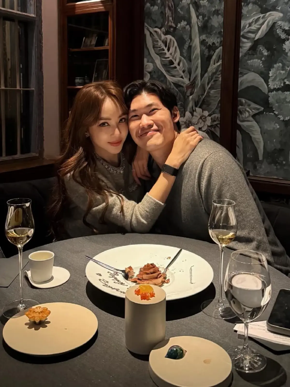 “เป้ย ปานวาด” อ้อน “หมอต้น” หน้าห้องตรวจ ซีนหวานทำคนโสดใจสั่น