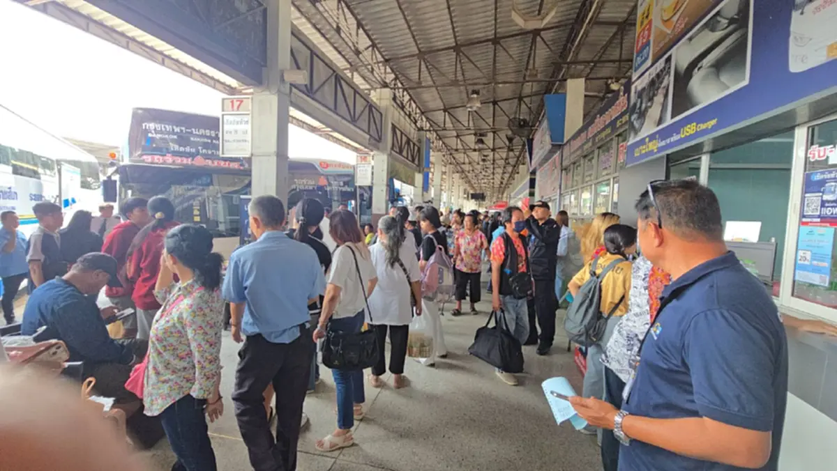 บขส. โคราชคนแน่น! ขนส่งยันมีรถเพียงพอส่งคนกลับกรุง 24 ชม.