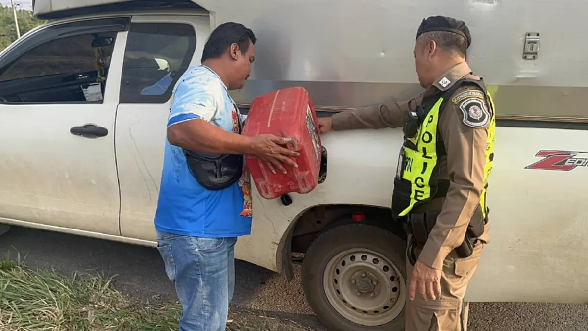 แน่นทุกเส้น! ถนนมิตรภาพรถทะลักช่วงสงกรานต์ น้ำมันหมดกลางทาง