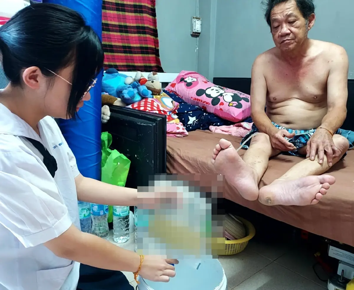 น้องเบญ วัย 15 ไม่อายเก็บขยะหาเลี้ยงครอบครัว ดูแลพ่อป่วยติดเตียง