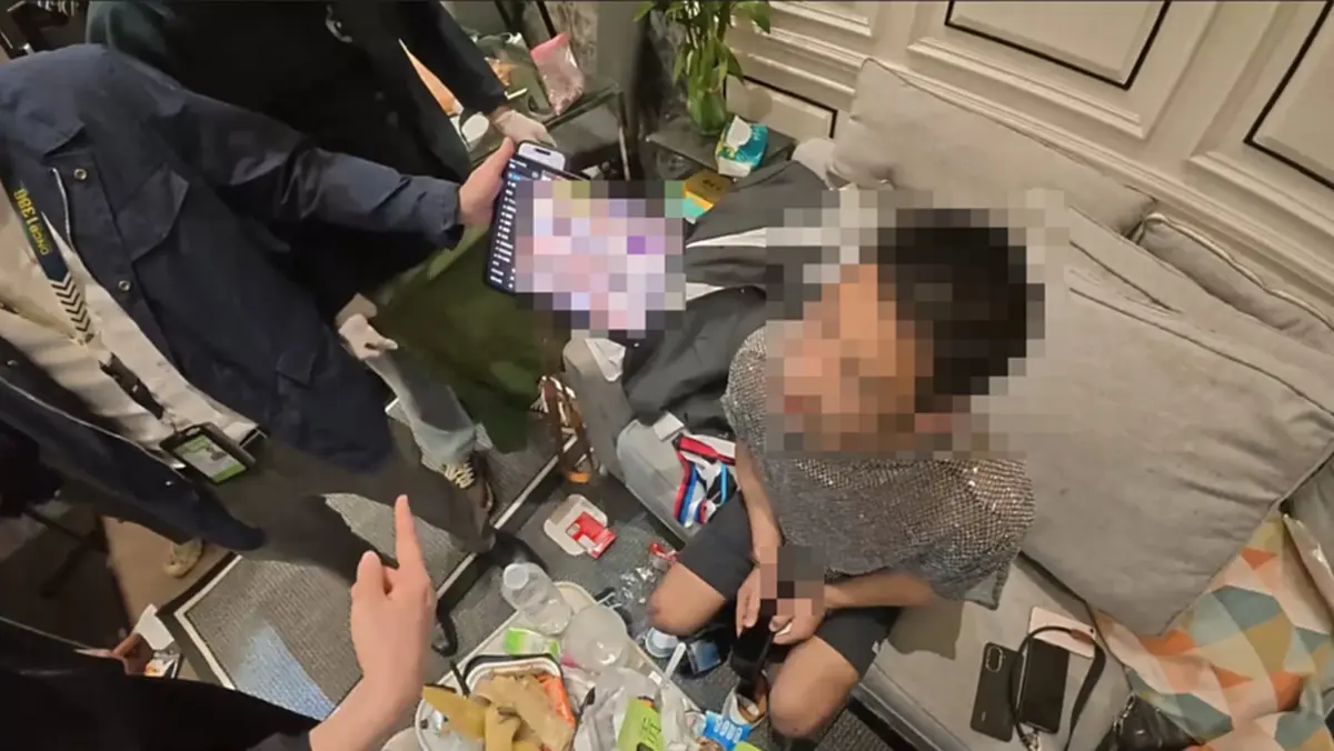 รวบ 2 หนุ่มจีน ดาว X สติหลุดแก้ผ้า ผวาทั้งคอนโด ค้นห้องยิ่งตกใจ