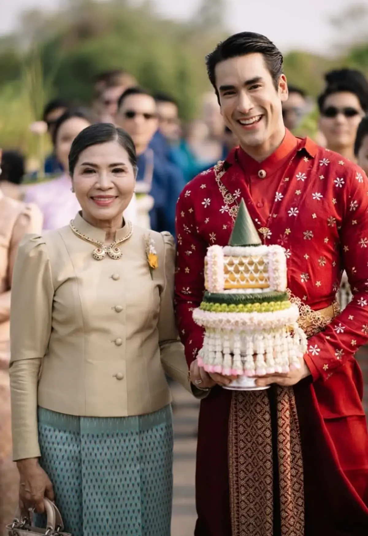 เพิ่งรู้ ณเดชน์ ไม่ใช่ลูกแท้ๆ แม่แก้ว เฉลยแม่บังเกิดเกล้าคือใคร?