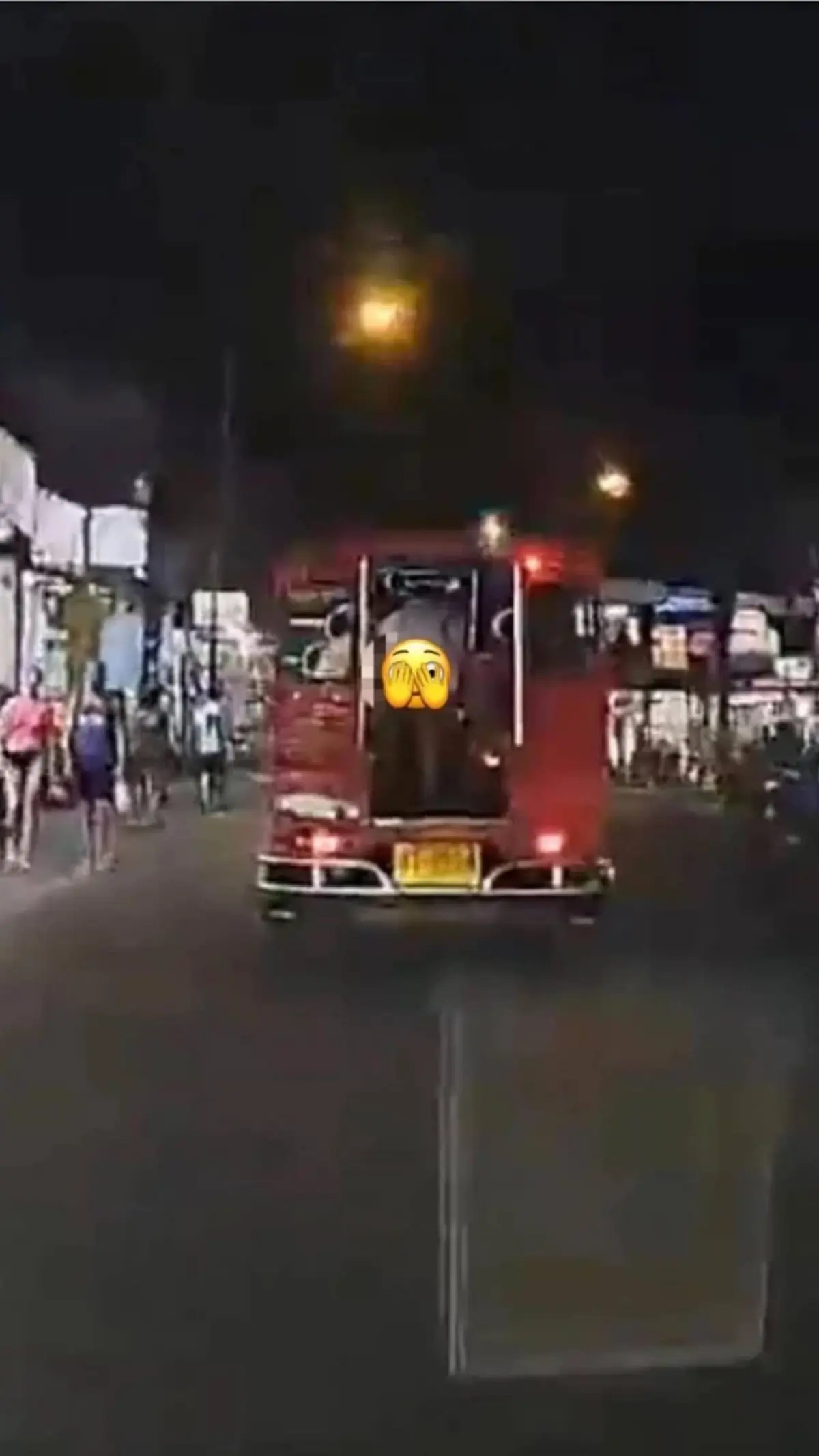 วิจารณ์สนั่น! นักท่องเที่ยวต่างชาติแสดงพฤติกรรมไม่เหมาะสม