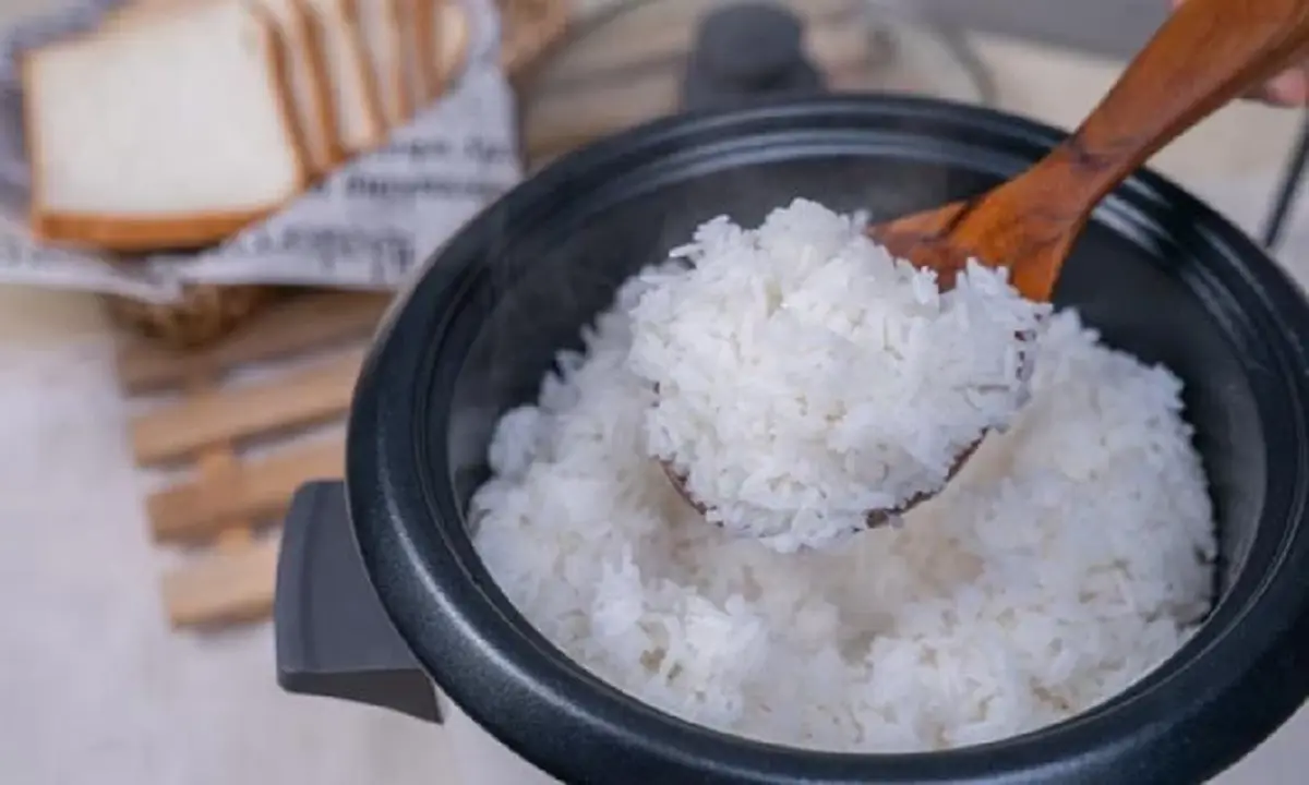 อย่าชะล่าใจ! ข้าวค้างคืนอุ่นซ้ำ เสี่ยงอาหารเป็นพิษไม่รู้ตัว